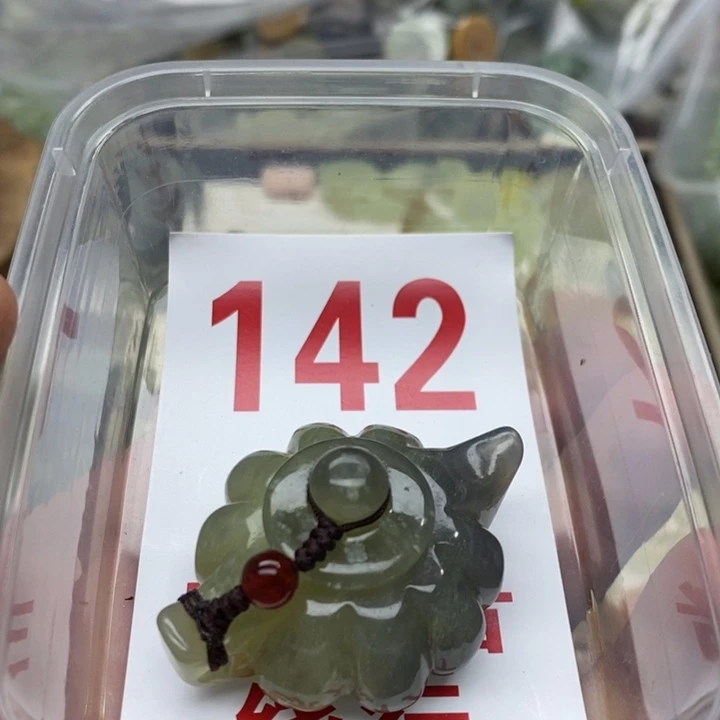 蛇纹石玉挂坠未镶嵌