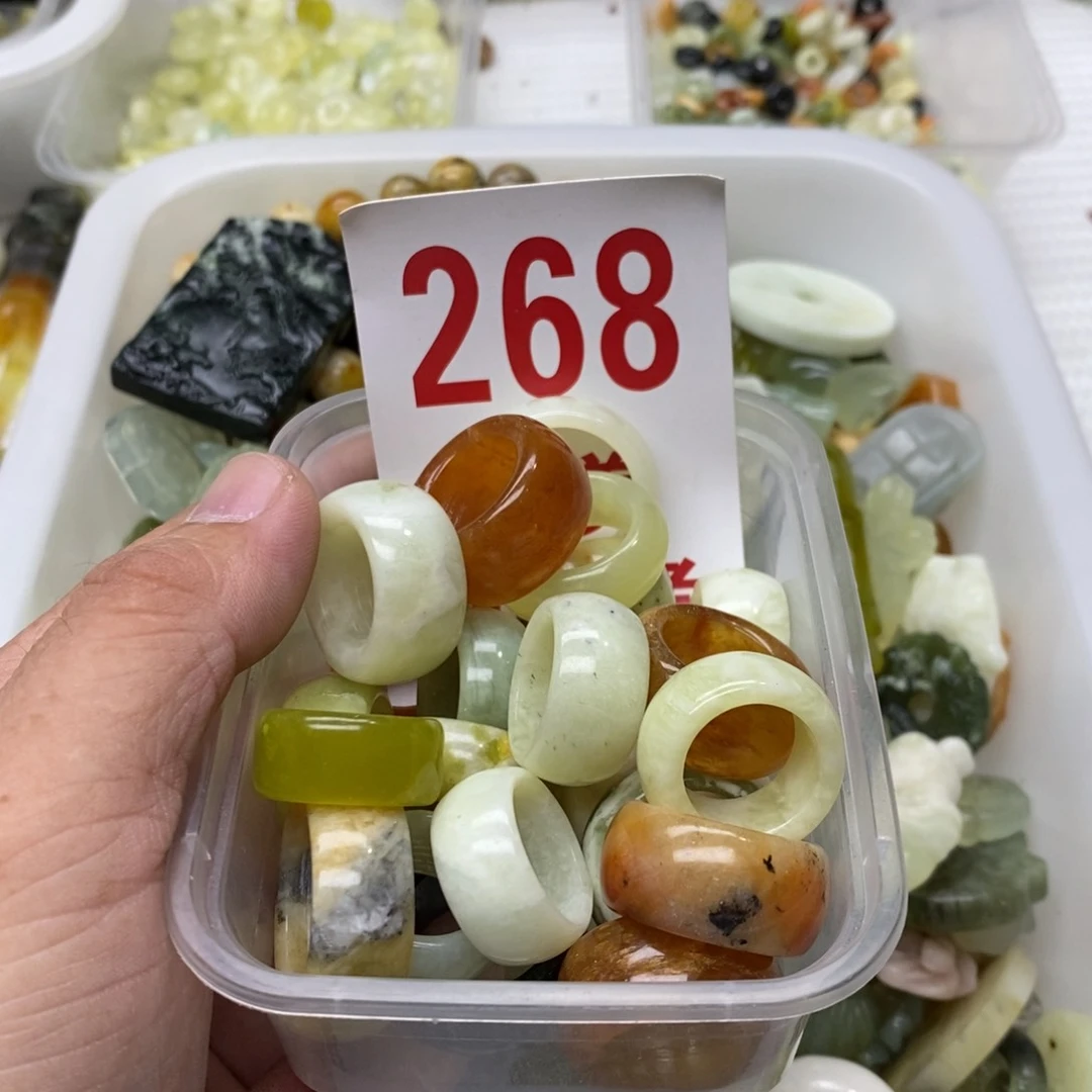 蛇纹石玉挂坠未镶嵌