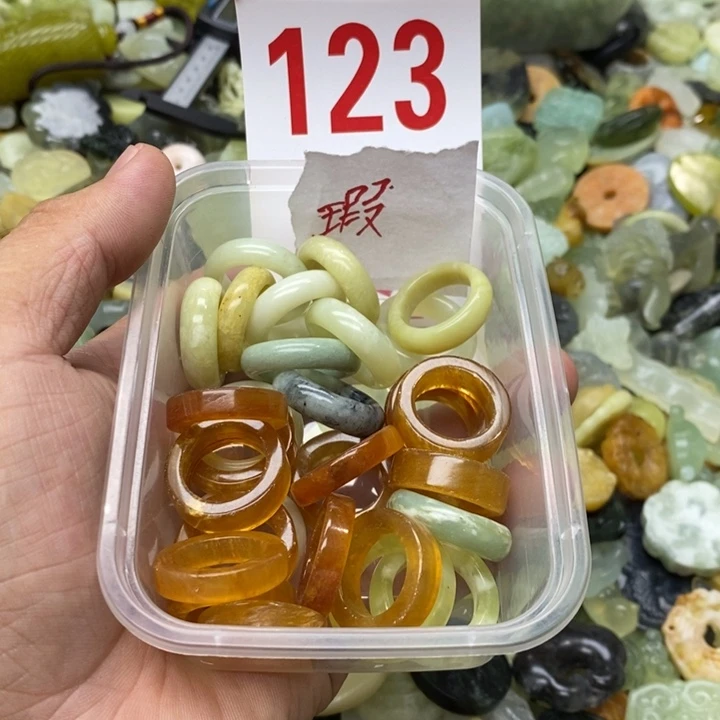 蛇纹石玉挂坠未镶嵌