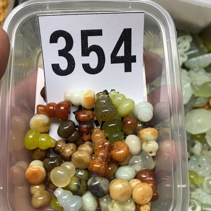 蛇纹石玉挂坠未镶嵌