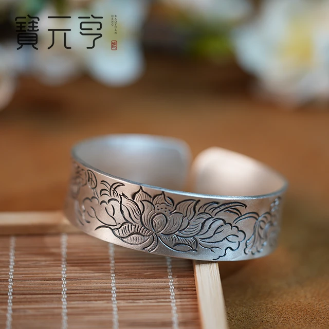 足银银制品 足银999纯手工錾刻宽面荷花实心年年有余手镯 定制