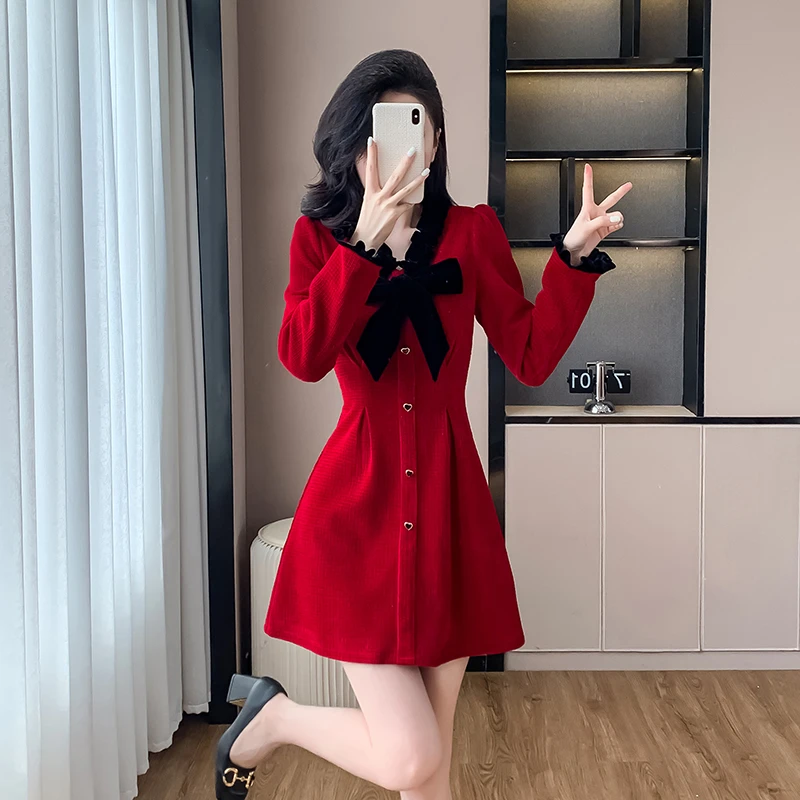 新年红色v领收腰连衣裙女秋冬季新款小香风法式蝴蝶结打底a字裙子