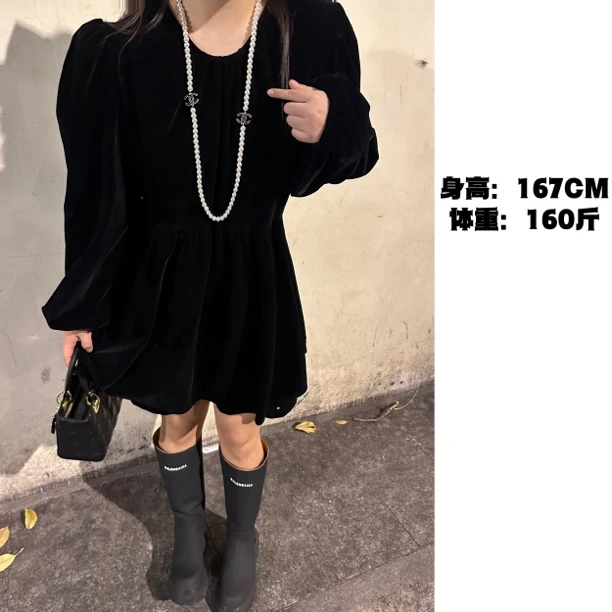 二狗同款圆领显瘦气质长袖法式收腰时尚赫本风设计感丝绒连衣裙