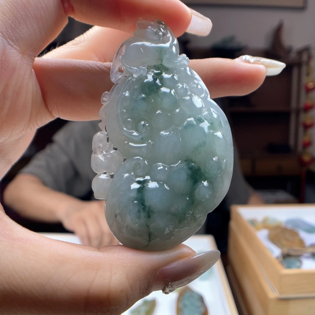 翡翠颈饰未镶嵌如意