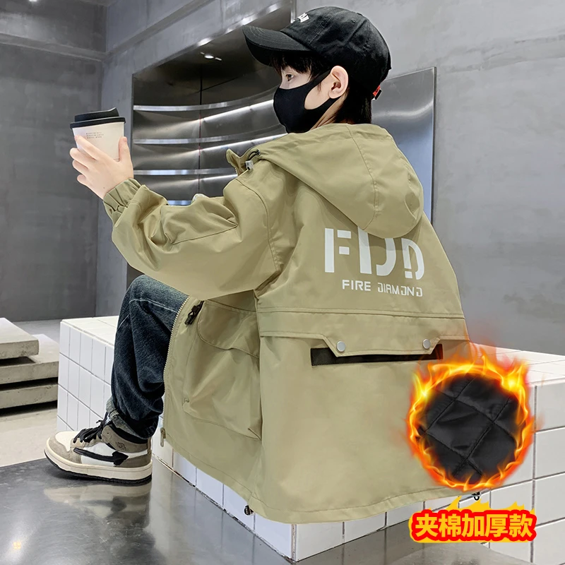 男童春秋款冲锋衣外套2024新款秋季中大童儿童男孩秋装时髦上衣潮