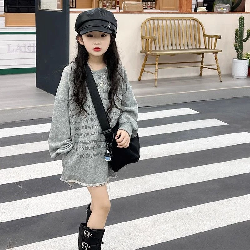 新款春秋2024中大女童韩版字母印花圆领宽松儿童长袖洋气休闲女孩