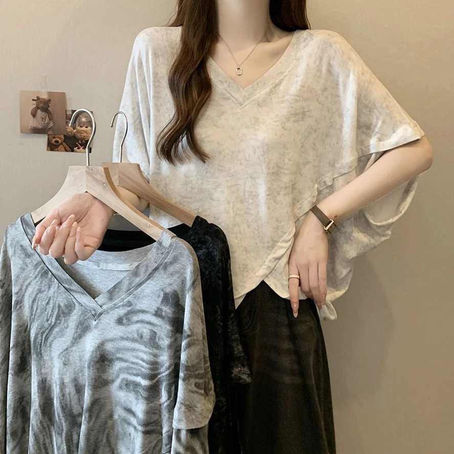 2-300斤特大码不规则扎染V领短袖t恤女夏季新款宽松显瘦胖mm上衣