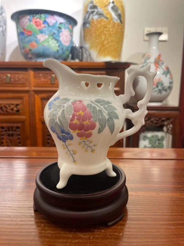 釉下五彩手绘紫藤花公道杯