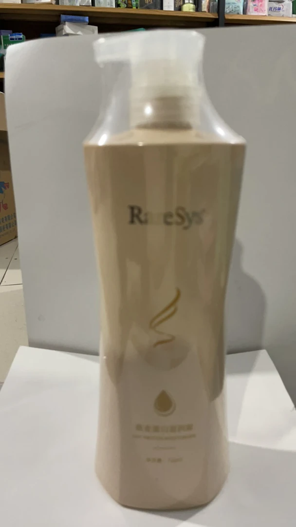 优斯玛燕麦蛋白滋润霜，使头发顺滑飘逸，易梳理