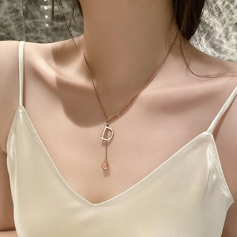 钛钢项链 时尚字母D吊坠锁骨链ins轻奢网红毛衣链简约气质不掉色
