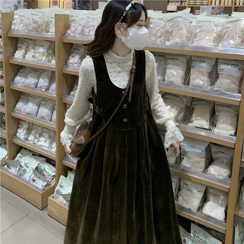 秋季百搭蕾丝打底衫加复古宽松小众高腰丝绒背心裙学院甜美背带裙