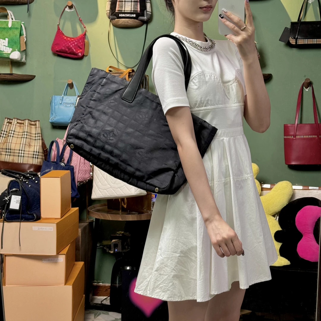 95新 Chanel/香奈儿 H681黑冰格托特单肩包