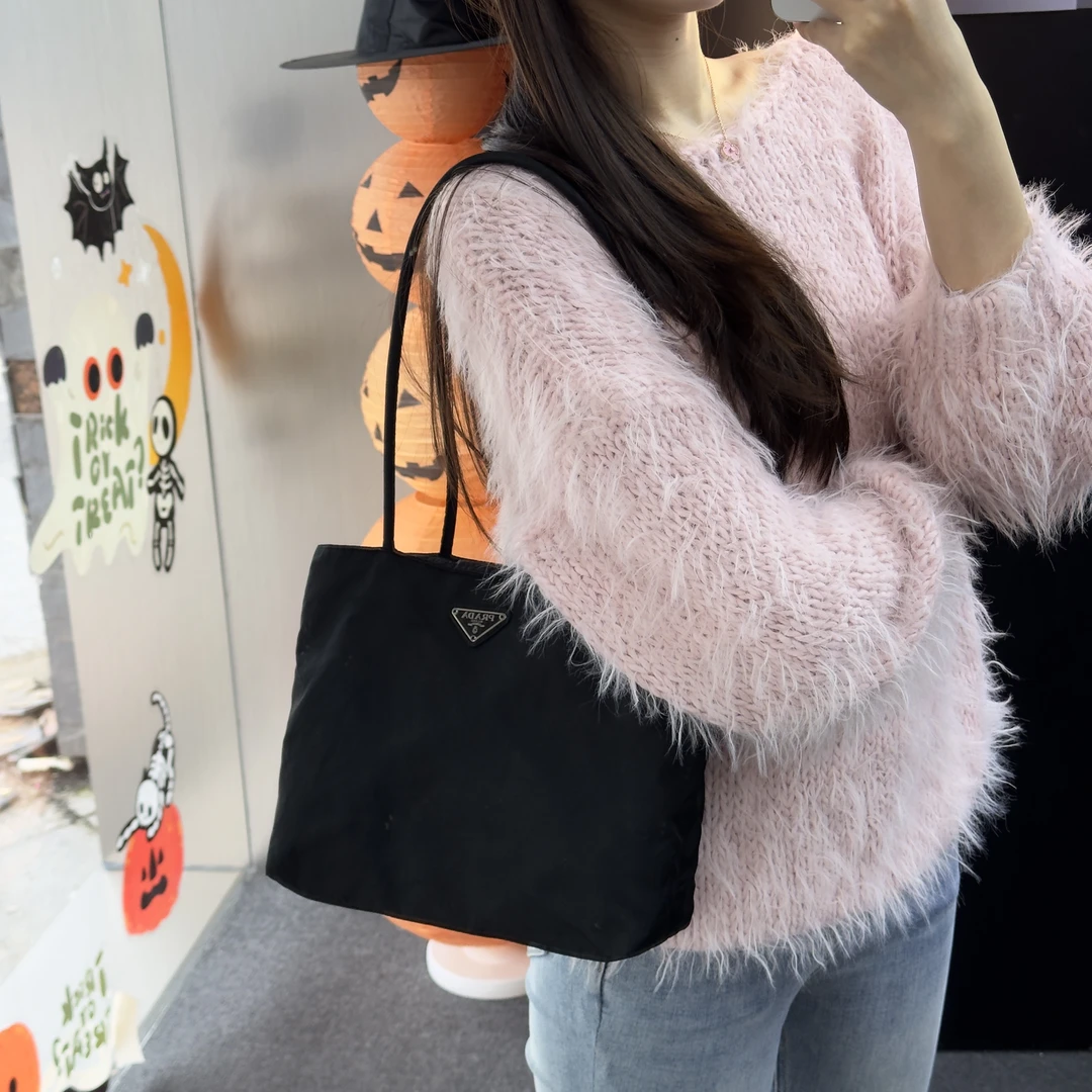 95新 Prada/普拉达 H986降落伞黑色单肩包