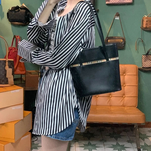 95新 BURBERRY/博柏利 H157皮皮拼十字格纹水桶单肩包