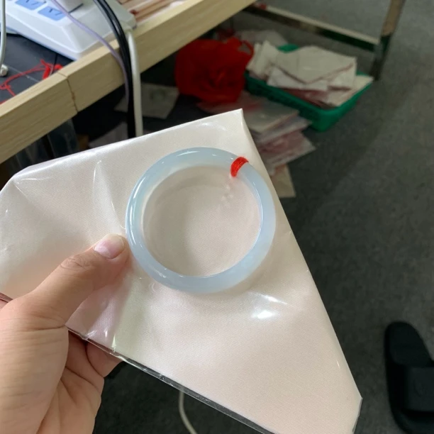 实拍无美颜滤镜！完美无暇！糯冰种级别！毕业57缅甸天然翡翠A货手镯