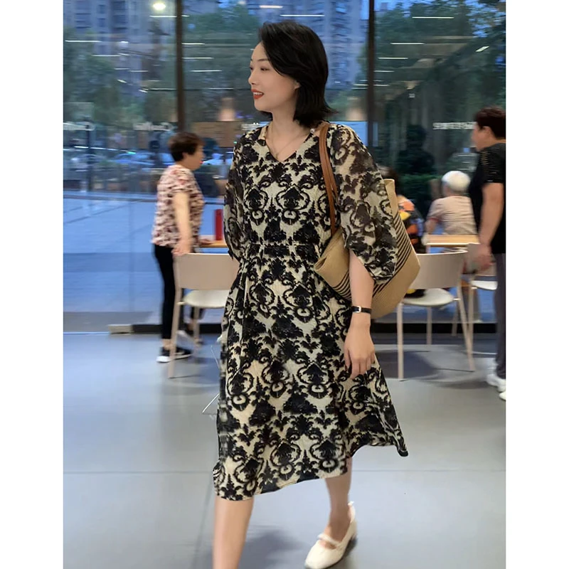 夏季新款碎花时尚气质女装连衣裙法式V领收腰显瘦中长款裙子24118