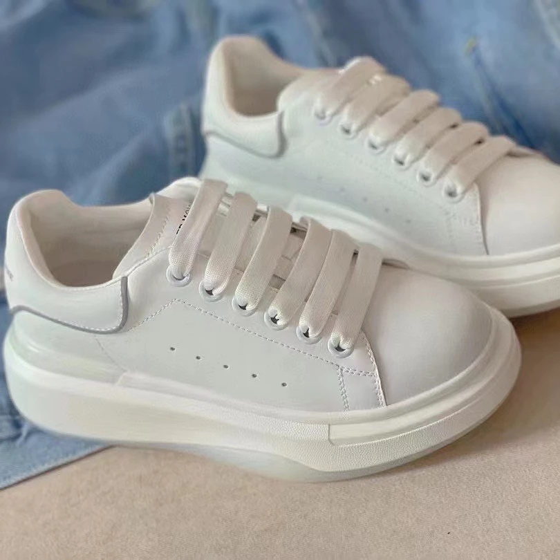 百搭时尚运动厚底小白鞋