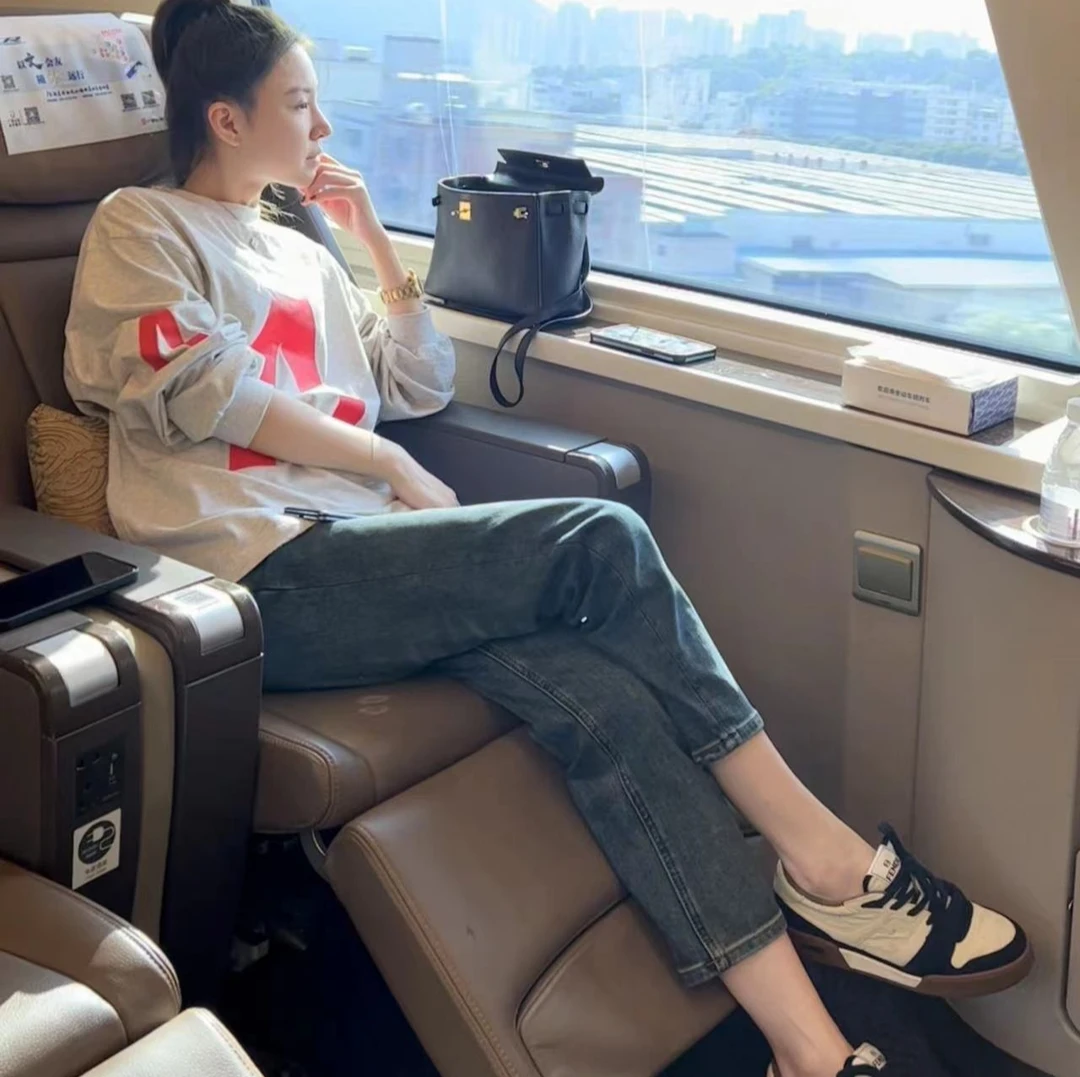 【胡图图】倒V灰黑色卫衣