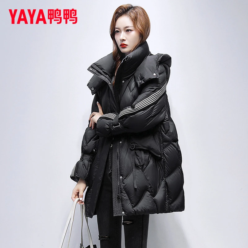 YAYA/鸭鸭时尚加厚中长款黑色羽绒服女连帽收腰保暖鸭绒外新年