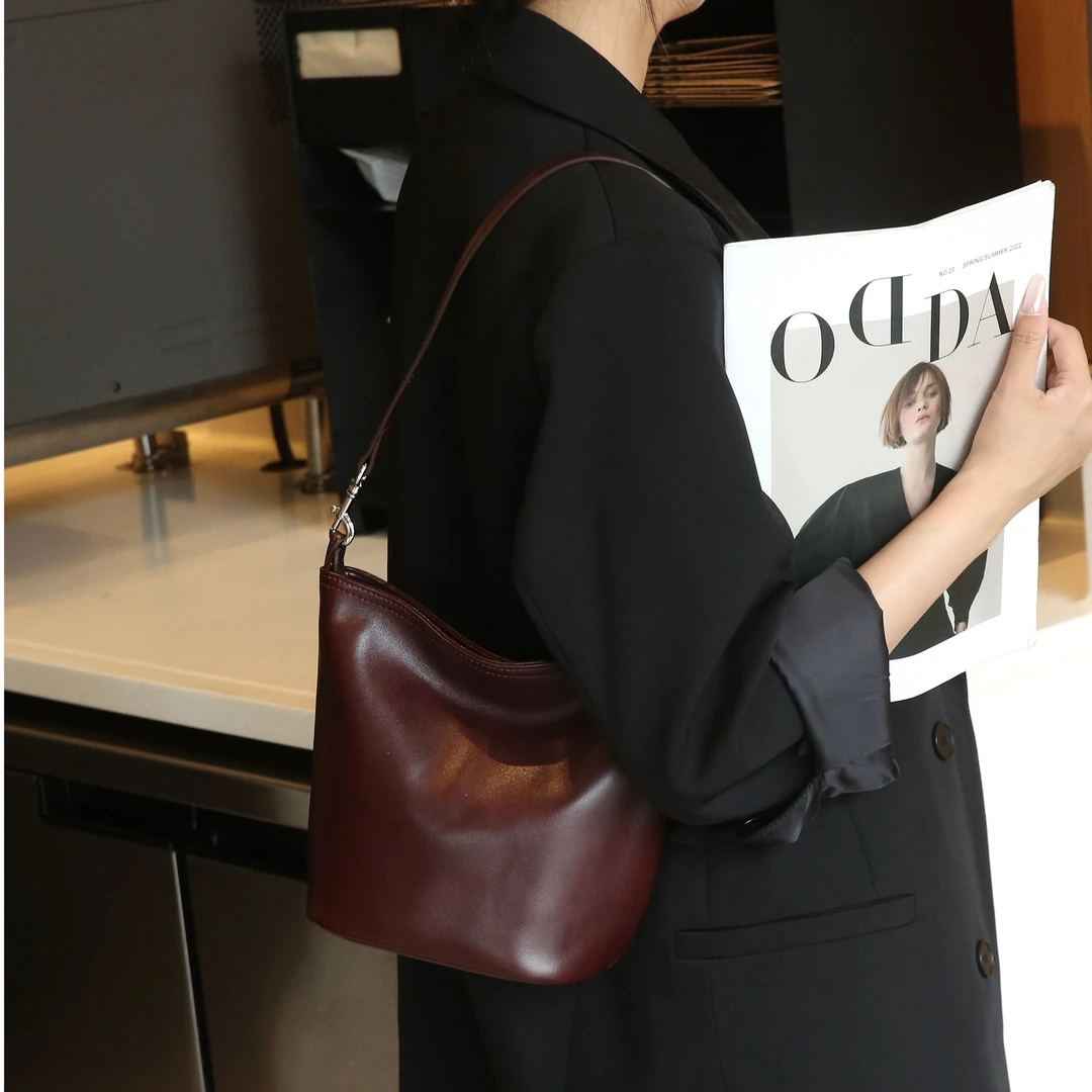 【水桶包】2024秋冬新款头层植鞣牛皮单肩斜挎包水桶包休闲腋下包