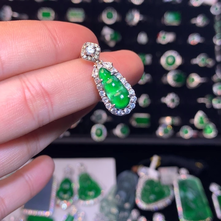 【闪购商品】翡翠颈饰银S925镶嵌天然翡翠