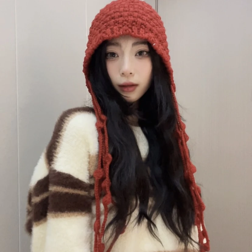 时尚手工编织流苏球球毛线帽子女保暖护耳绑带针织帽大头围套头帽