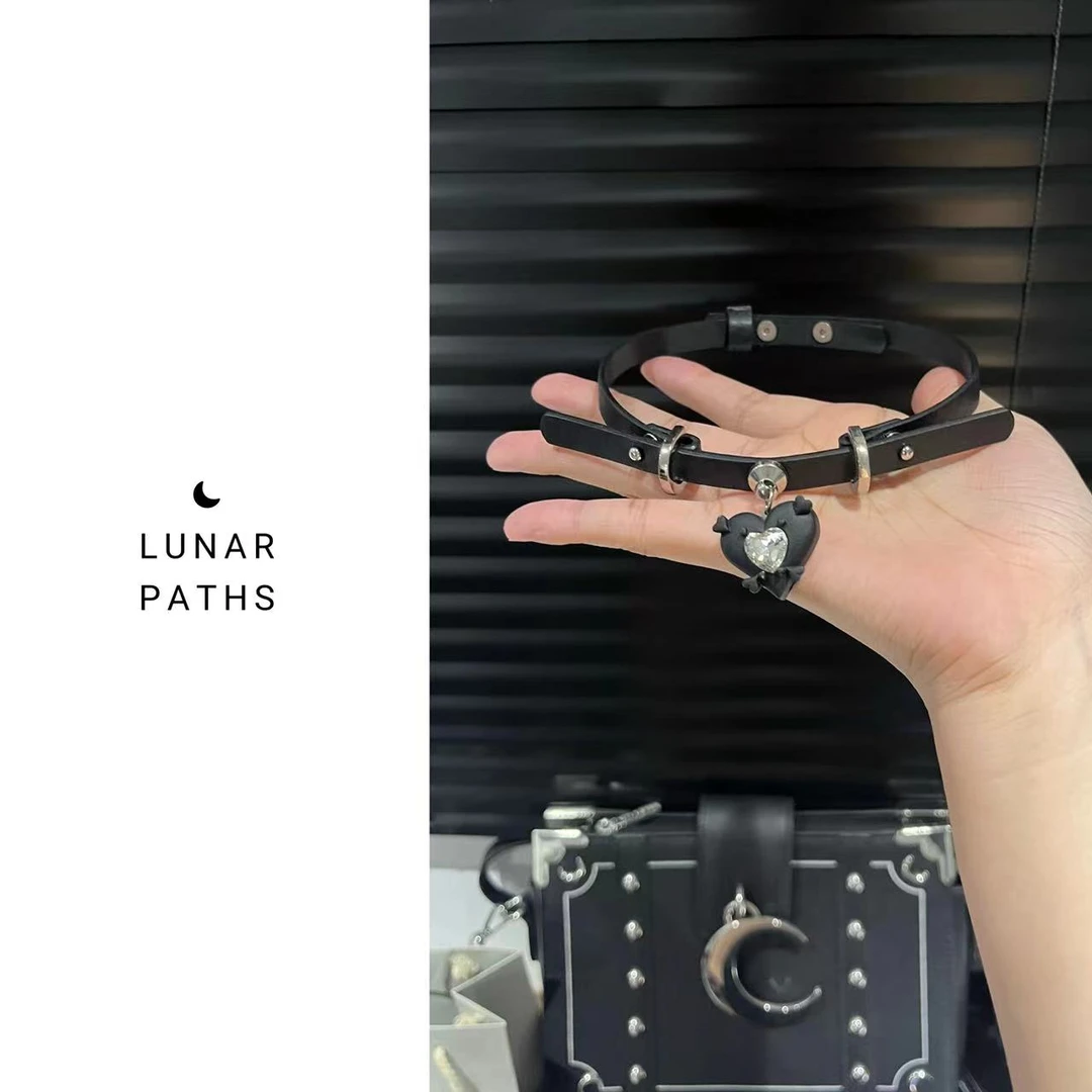 不锈钢皮质项链 黑色树脂桃心锆石吊坠双耳皮质choker项圈C029