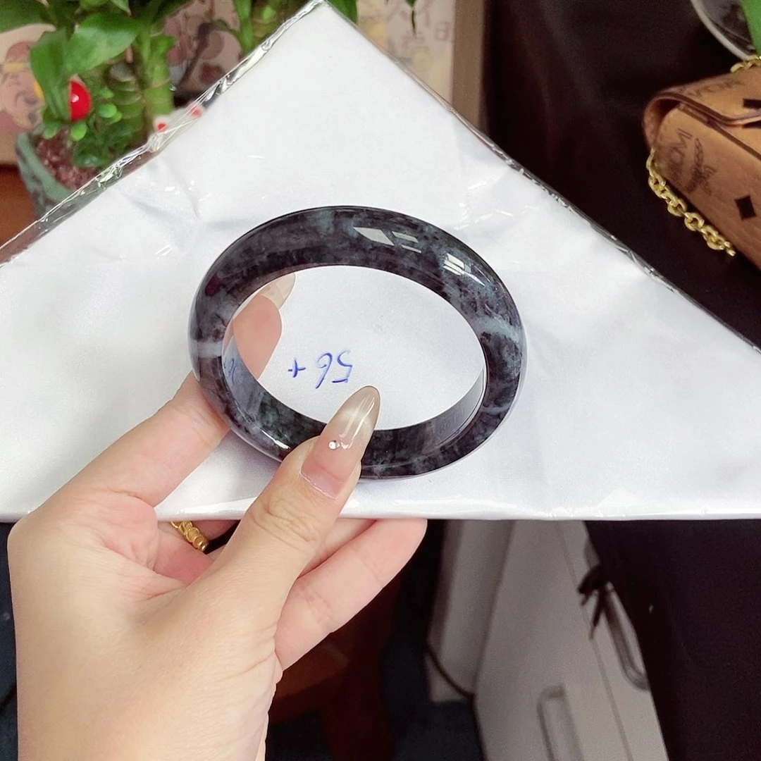 翡翠手镯未镶嵌天然A货翡翠