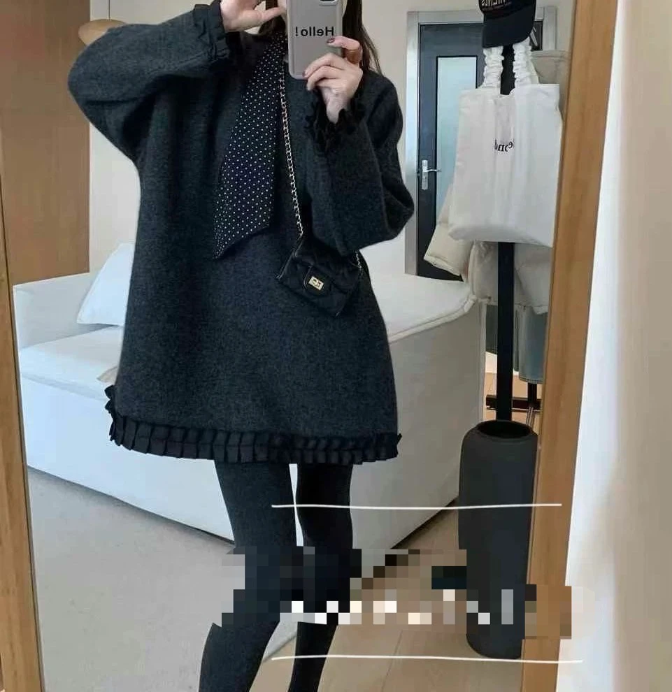 洋气宽松圆领下摆木耳边加绒卫衣