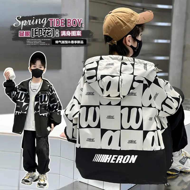 男童秋冬款外套儿童冲锋衣连帽新款洋气印花潮酷痞帅童装冬季风衣