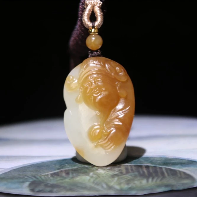 周大师亲工作品和田玉且末糖白金山矿料《财神进家门》吊坠玉石