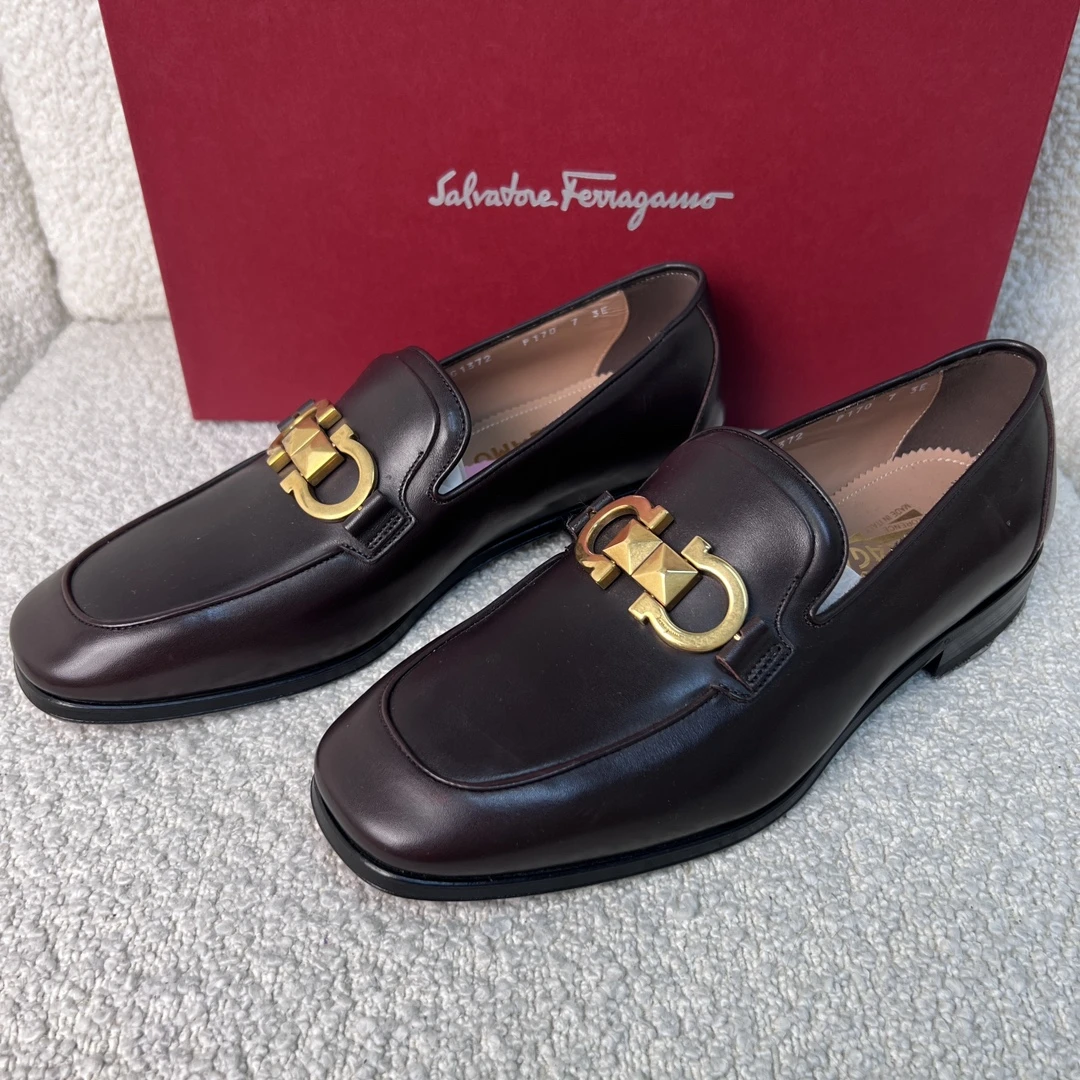 全新未使用 FERRAGAMO/菲拉格慕 男士咖啡色金色马蹄扣乐福鞋休闲