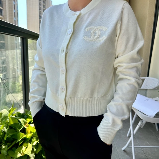 全新未使用 Chanel/香奈儿 女士员工服全新白色短款开衫129544