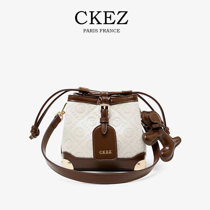 CKEZ/2023新款秋冬咖啡白高级感大容量时尚百搭单肩斜挎水桶白女