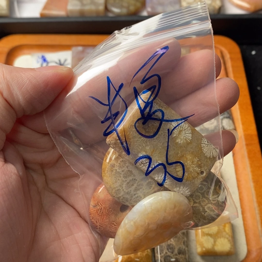 硅化玉颈饰未镶嵌半****甜