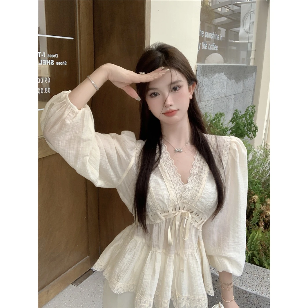 法式甜美温柔风蕾丝拼接v领绑带衬衫女气质收腰短款娃娃衫上衣服