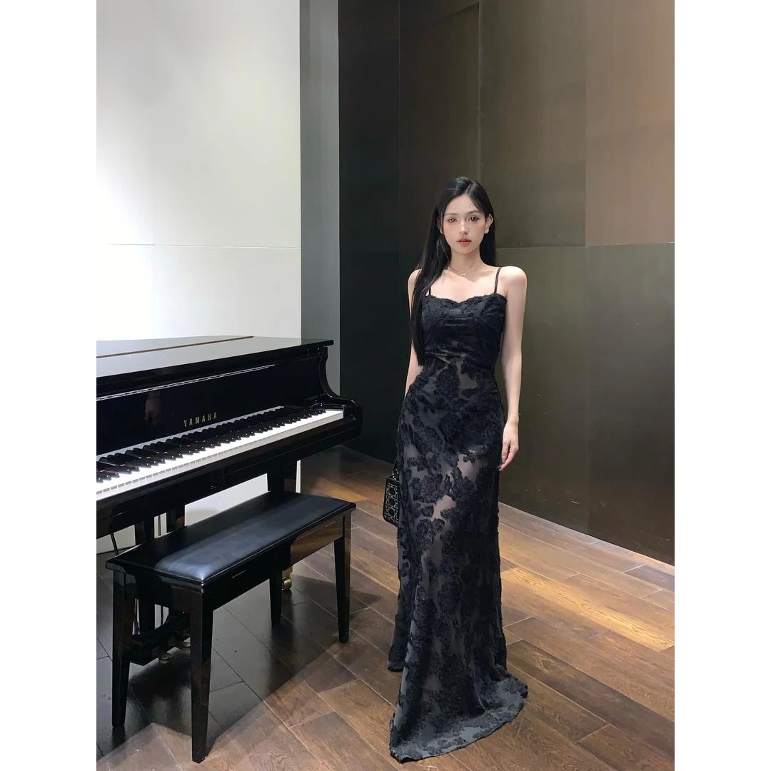 九亿~小心机黑色透视吊带连衣裙露背气质性感修身礼服裙长裙