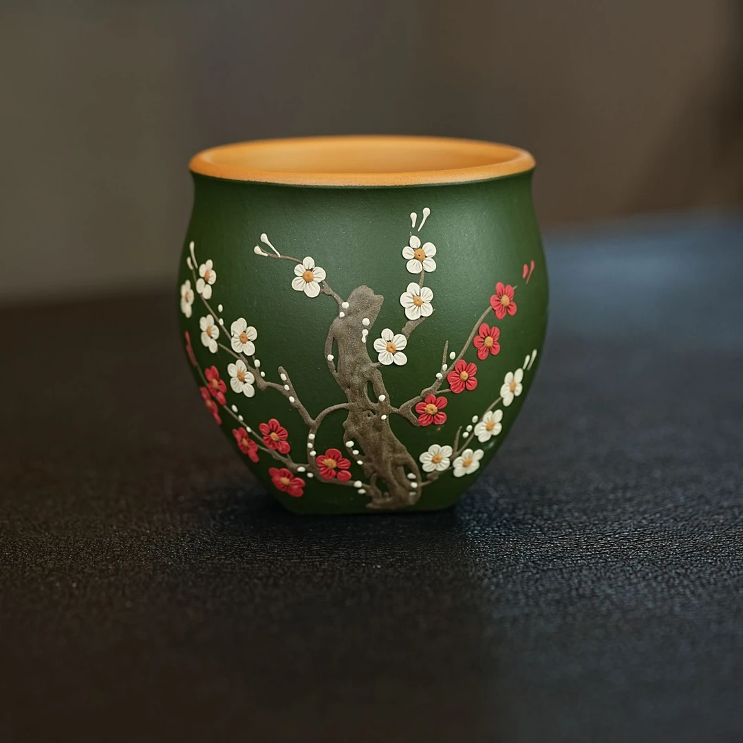 宜兴紫砂茶具  原矿段泥泥料粉浆堆绘双色梅花主人杯品茗杯