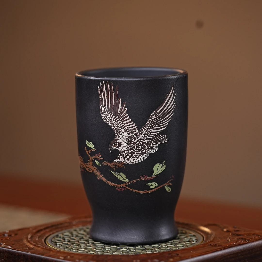 宜兴原矿石黄手工泥绘大鹏展翅紫砂主人杯 A029