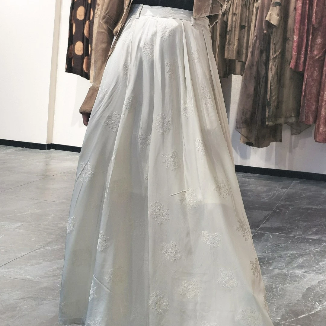 21143立体剪花粘胶休闲日常飘逸半裙