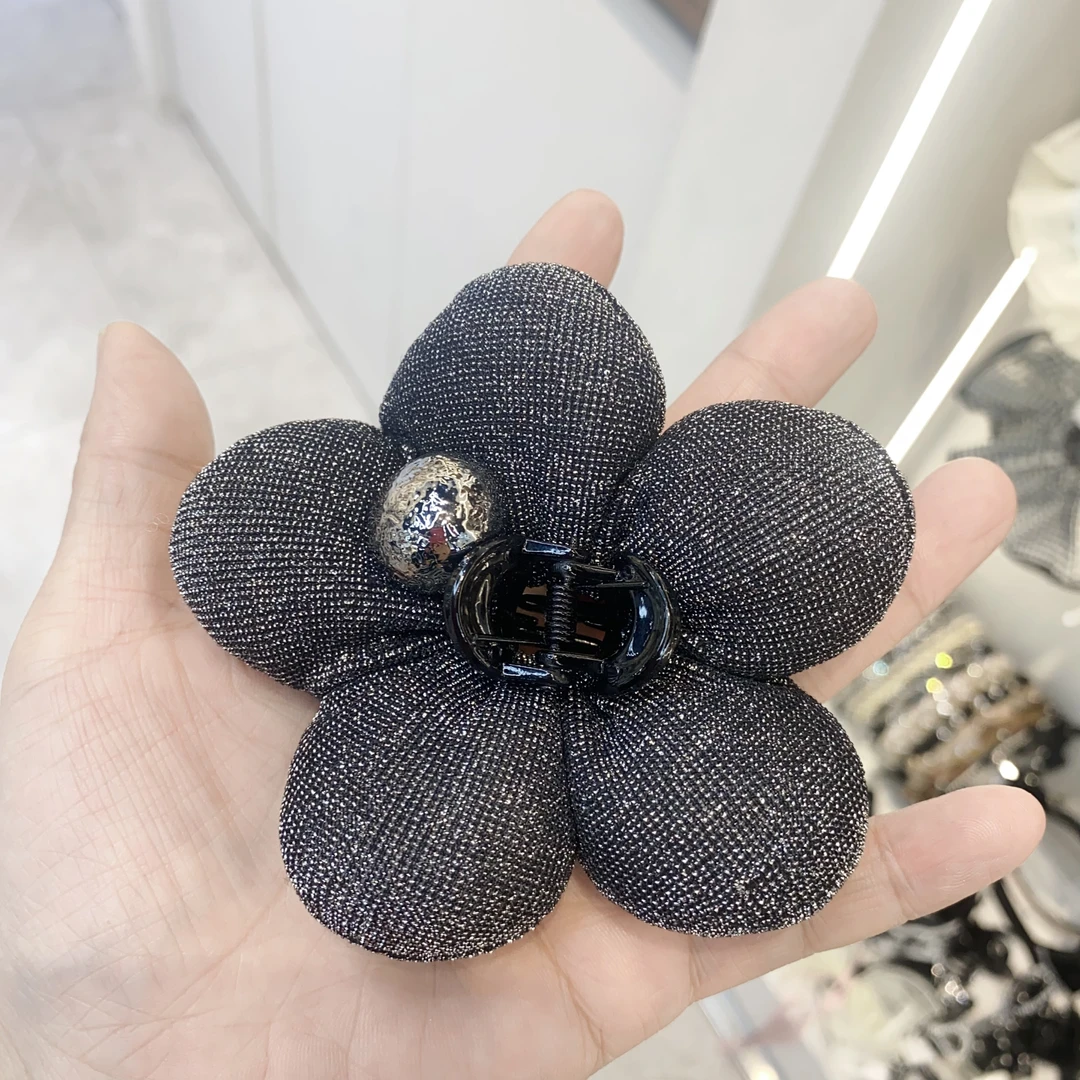 C949（满9.9包邮）银灰色花朵小抓夹