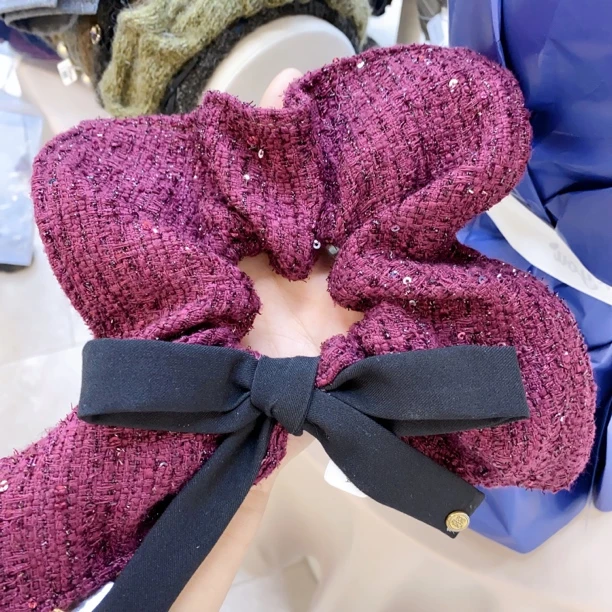 D957高级紫色小香风方巾