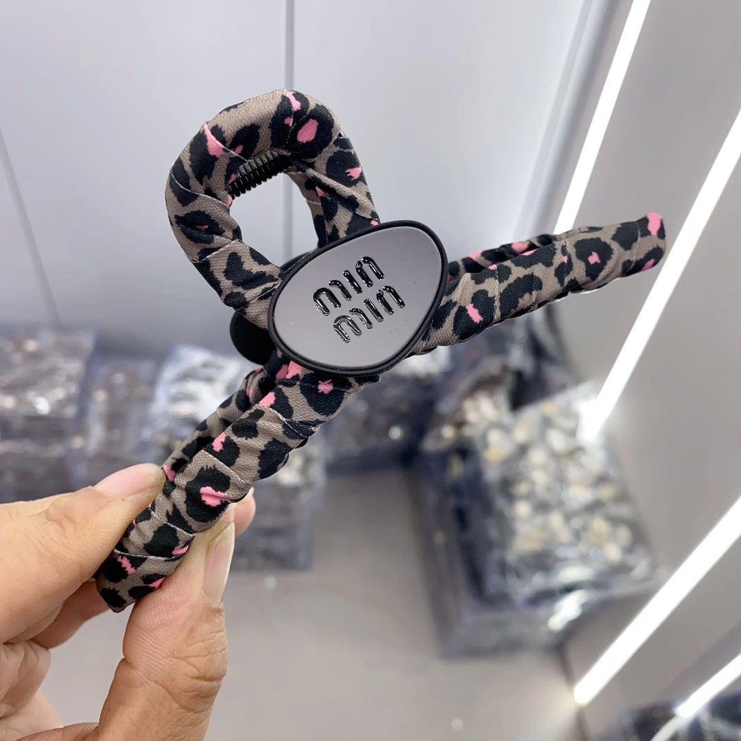 B717（满9.9包邮）粉豹纹大抓夹