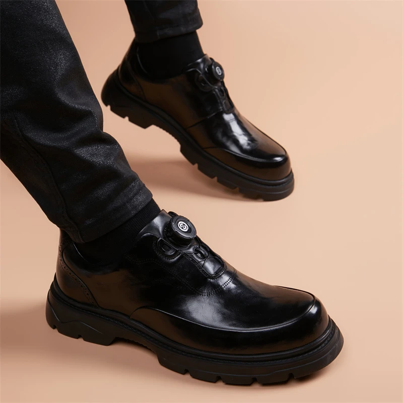 男士皮鞋2024黑色休闲鞋厚底潮鞋增高防滑简约男鞋旋转纽扣鞋子