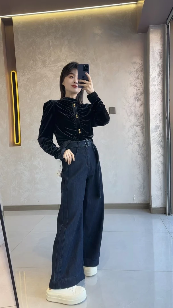 冬季新款设计师款丝绒复古显瘦百搭上衣