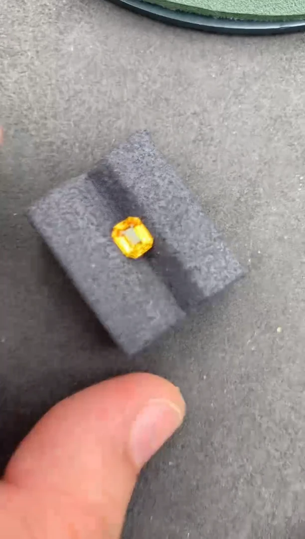 【闪购商品】彩色蓝宝石裸石未镶嵌1ct黄蓝宝裸石