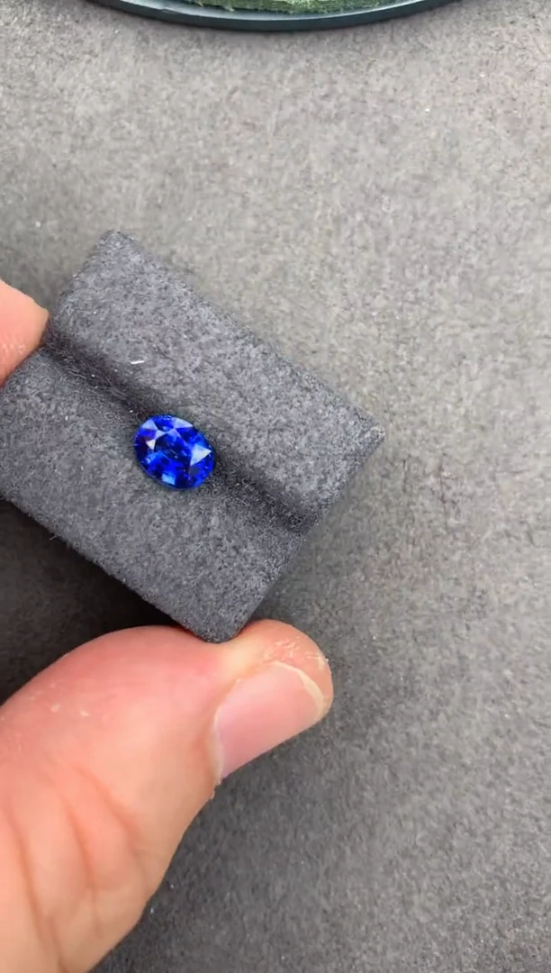 【闪购商品】蓝宝石裸石未镶嵌1.3ct皇家蓝蓝宝石