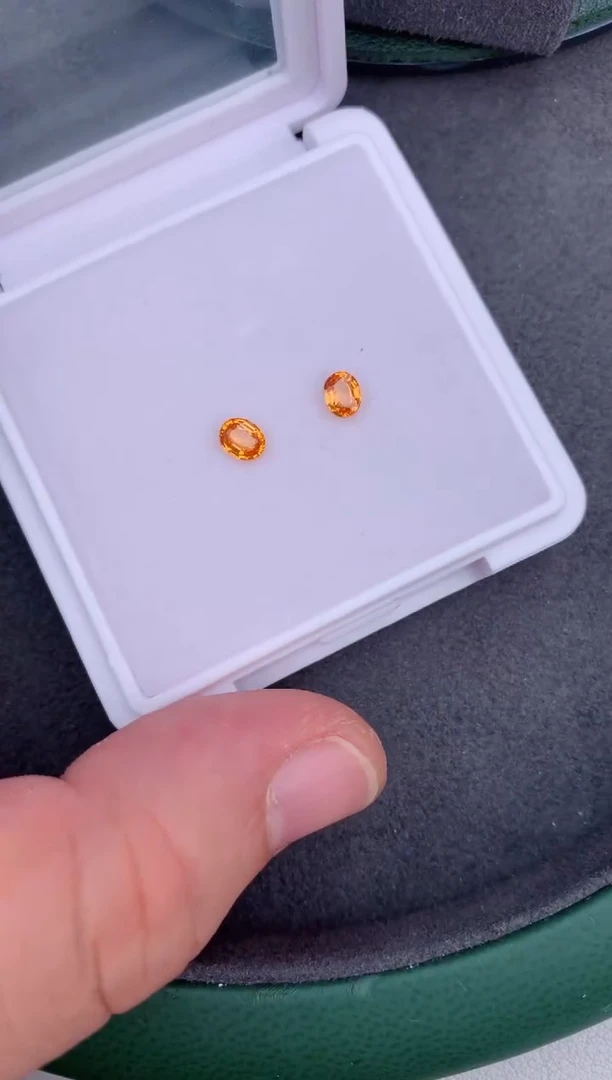 【闪购商品】石榴石（芬达石）裸石未镶嵌30分芬达椭圆