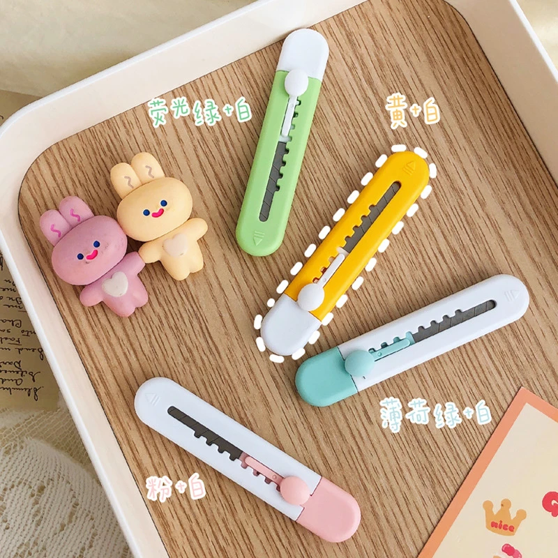 【1把】绿+白可爱卡通美工刀锋利小号迷你简约耐用便携快递开箱神器