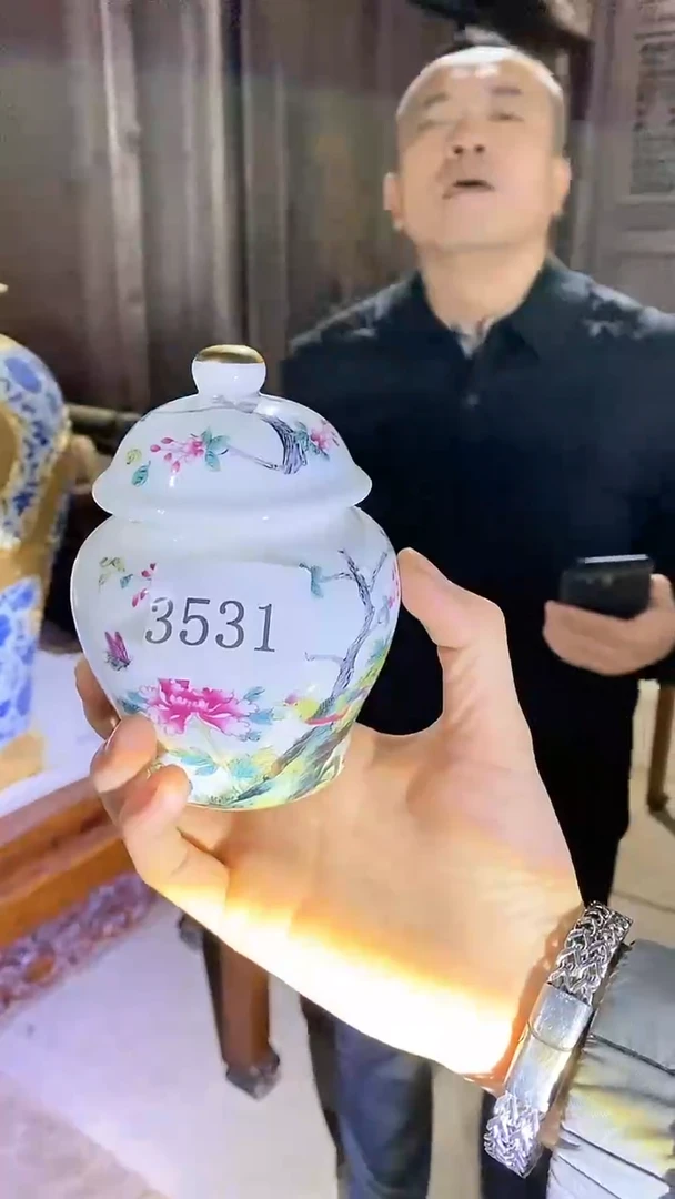 【闪购商品】陶瓷摆件*座椅三件套*陶瓷瓶一个3531